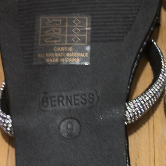 Slide sandals with two crystal-embellished straps - Picture 4 of 5